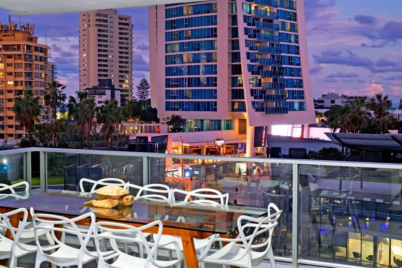 Circle On Cavill Surfers Paradise- 3 Bedroom Spa Apartment Gold Coast