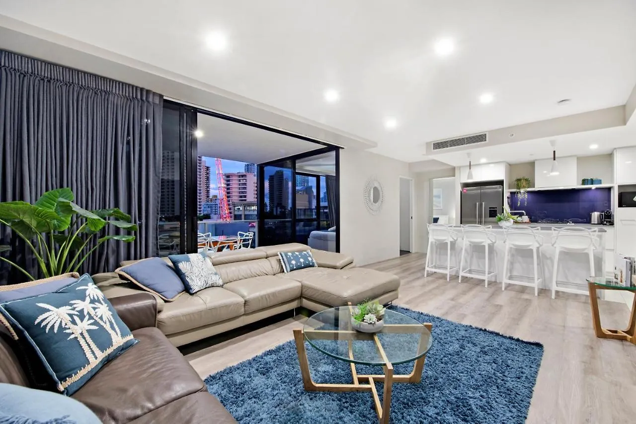 Circle On Cavill Surfers Paradise- 3 Bedroom Spa Apartment Gold Coast Australia