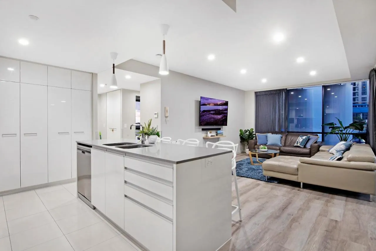 Circle On Cavill Surfers Paradise- 3 Bedroom Spa Apartment Gold Coast Australia