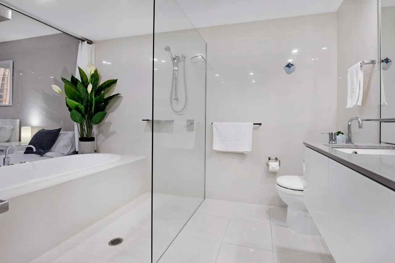 Circle On Cavill Surfers Paradise- 3 Bedroom Spa Apartment Gold Coast 0*,