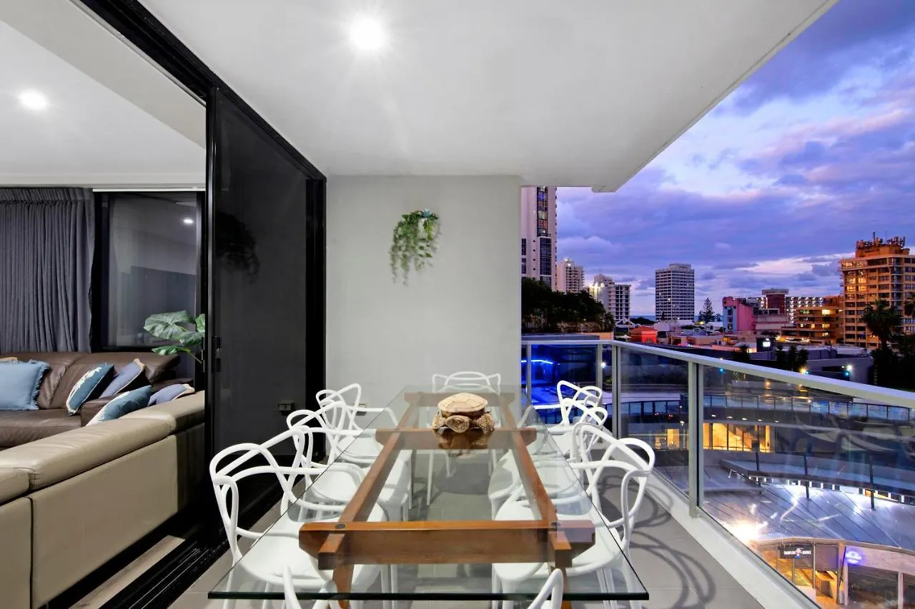 Circle On Cavill Surfers Paradise- 3 Bedroom Spa Apartment Gold Coast
