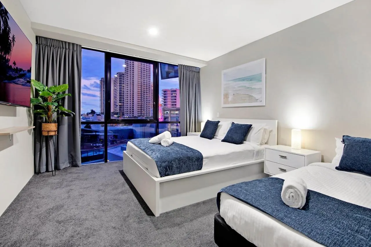 Circle On Cavill Surfers Paradise- 3 Bedroom Spa Apartment Gold Coast