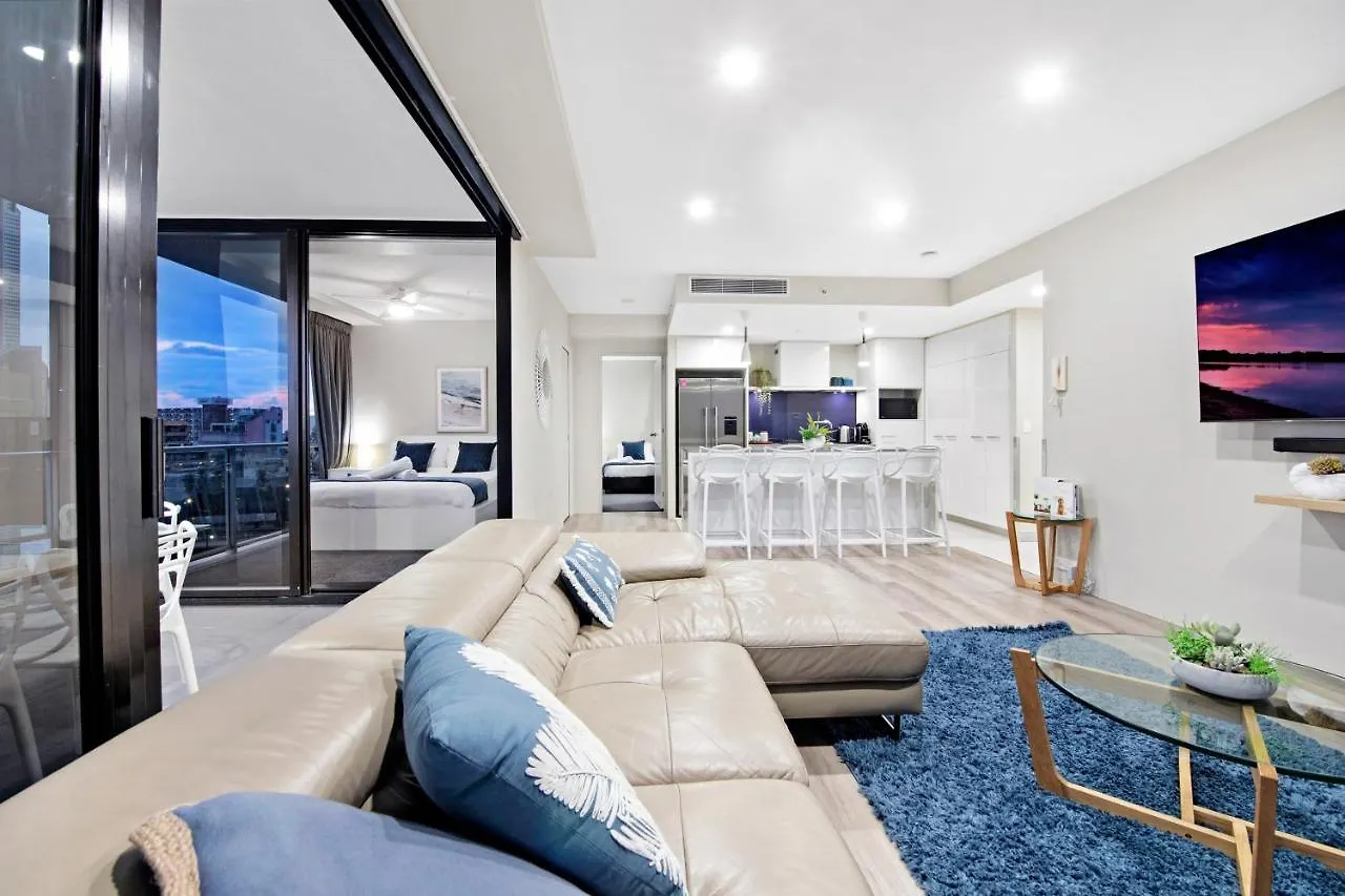 Circle On Cavill Surfers Paradise- 3 Bedroom Spa Apartment Gold Coast