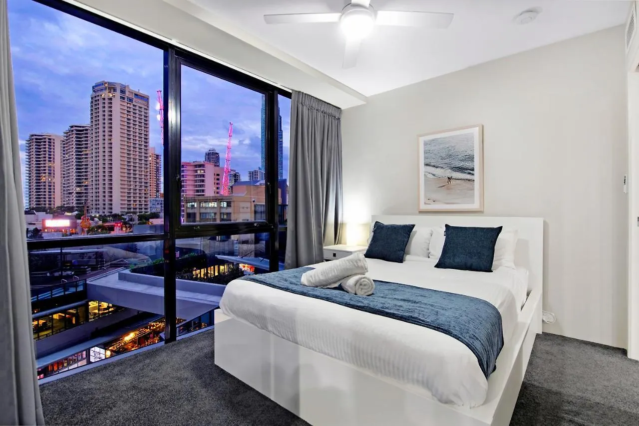Circle On Cavill Surfers Paradise- 3 Bedroom Spa Apartment Gold Coast