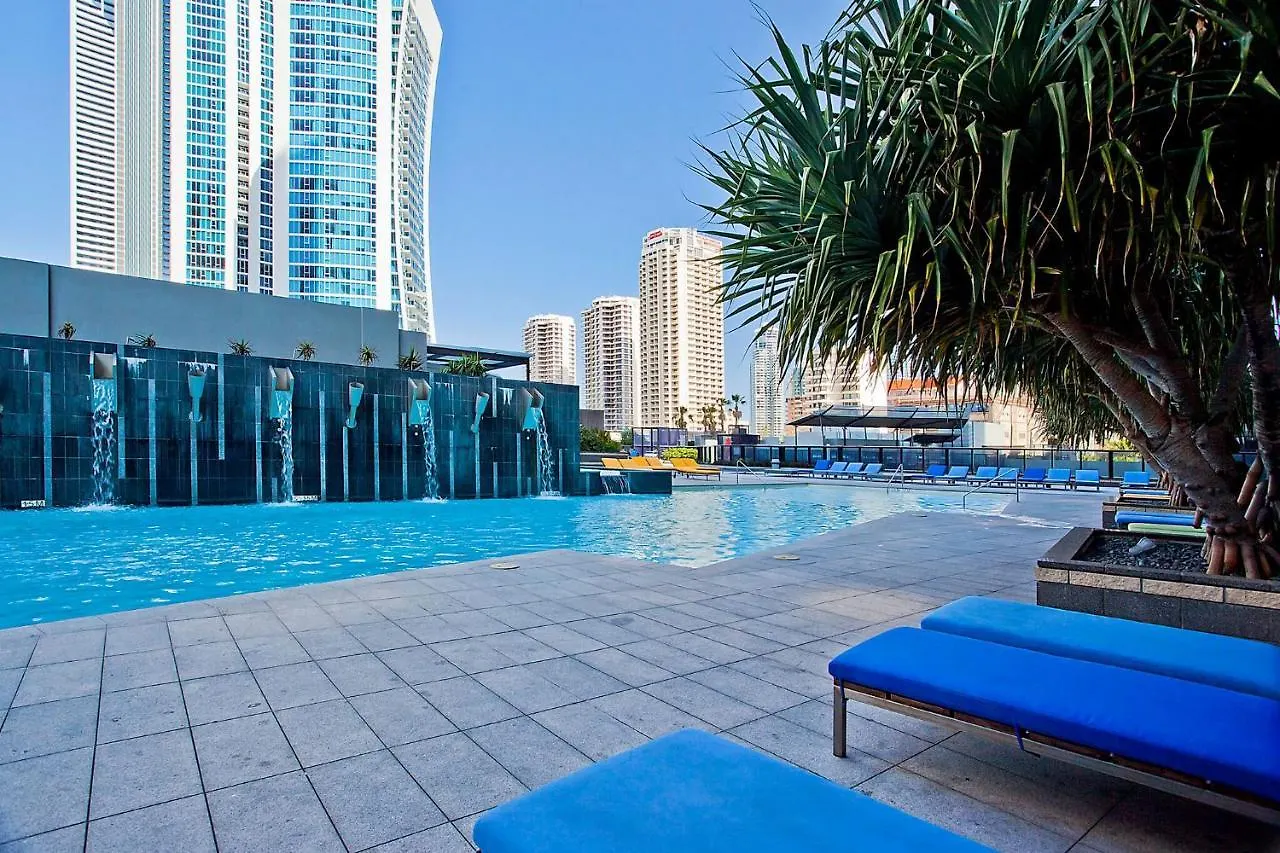Circle On Cavill Surfers Paradise- 3 Bedroom Spa Apartment Gold Coast