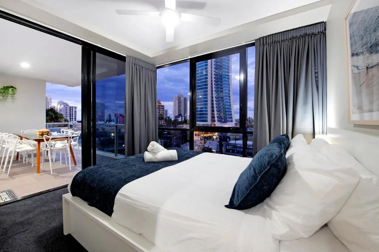 Circle On Cavill Surfers Paradise- 3 Bedroom Spa Apartment Gold Coast