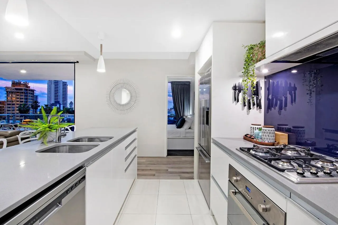 Circle On Cavill Surfers Paradise- 3 Bedroom Spa Apartment Gold Coast